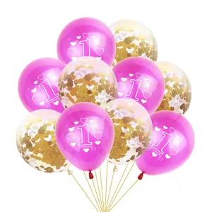 Détail de ballons pour 1er anniversaire avec latex rose et confettis dorés