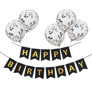 Détail de la bannière Happy Birthday dorée et des ballons avec confettis dorés