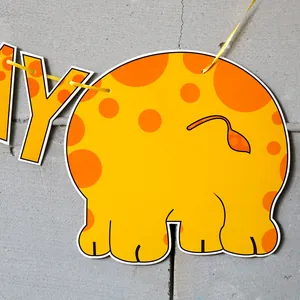 Banderole d'anniversaire animaux mignons avec motif girafe et lettres jaunes éclatantes
