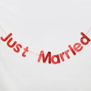 Striscione Just Married rosso metallizzato con nastro per decorazione festa di nozze