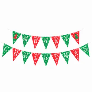 Detail van de rode en groene Merry Christmas banner met witte sneeuwvlokken en bomen