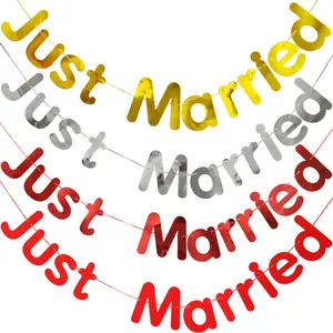 Metallische Just Married Girlanden in Gold Silber und Rot für Hochzeitsfeiern Dekorationen