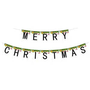 Merry Christmas banner met groene den, rode strikken en gouden bellen op witte achtergrond