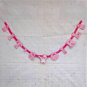 Striscione rosa It's a Girl con icone di biberon e passeggino per decoro baby shower