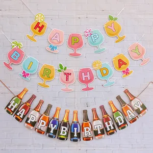 Striscione Happy Birthday colorato con bicchieri da cocktail e bottiglie per feste