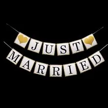 Detalle de banderines Just Married con corazones dorados para decoración de bodas y fiesta