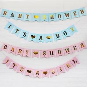 Details von rosa und blauen Babyparty-Bannern mit goldener Folienbeschriftung auf weiß