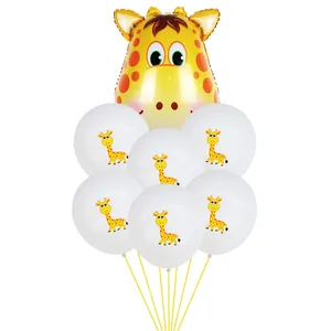 Détail du kit ballons girafe comprenant une tête en aluminium et ballons en latex