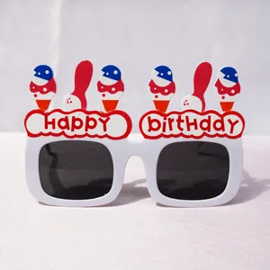 Λεπτομέρεια γυαλιών Happy Birthday με διακόσμηση παγωτού για φωτογραφίες πάρτι