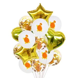 Détail d'un kit de ballons de fête forêt avec étoiles dorées et motifs de tortue