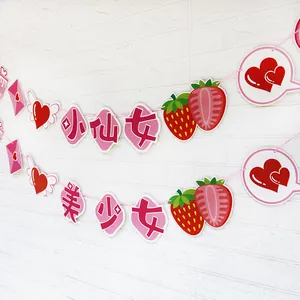 Guirlande de fête d'anniversaire de princesse rose avec cartes en papier fraise et cœur