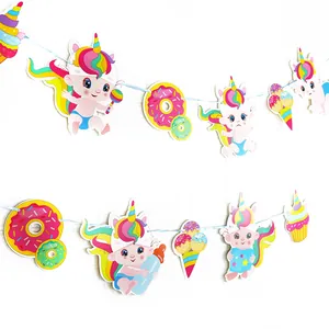 Guirlande d'anniversaire colorée avec beignets et licornes pour décoration de fête de bébé