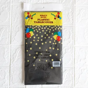 Mantel de plástico negro resistente con puntos dorados y globos de fiesta, 137x274cm