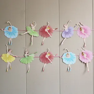 Ghirlanda rosa con dieci ballerine colorate per decorazioni di feste di compleanno