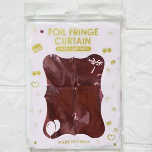Rideau à franges en aluminium rouge foncé brillant pour décoration de fond de fête