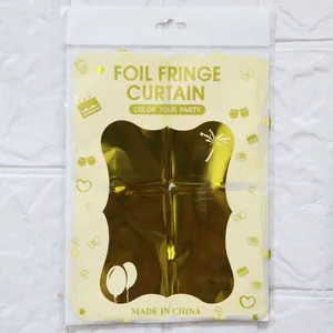 Rideau de franges en feuille d'or emballé pour fond de fête avec fini métallique