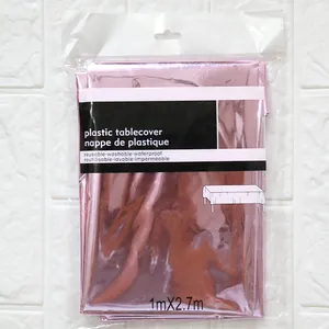 Detail van waterdicht roségouden folie tafelkleed voor feesten, maat 1m x 2,7m
