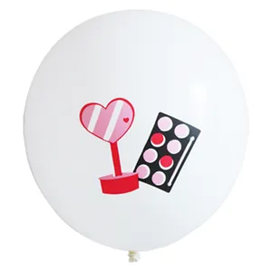 Nahaufnahme eines weißen Luftballons mit Make-up-Themen wie Handspiegel und Lidschatten
