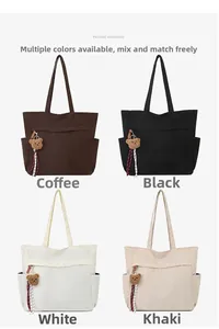 Dettaglio borse shopper in velluto a coste nei colori caffè, nero, bianco e kaki