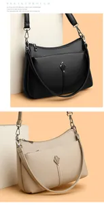 Detalle de bolsos de hombro clásicos en cuero granulado negro y beige con herrajes