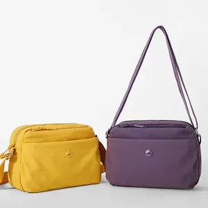 Vielseitige, leichte Nylon-Umhängetaschen in Gelb und Lila mit mehrlagigen Reißverschlüssen