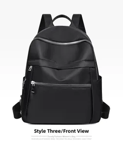 Vue de face du sac à dos noir en tissu Oxford avec fermetures éclair argentées et poches latérales