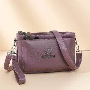 Bolso bandolera de cuero suave morado multicapa con tres cremalleras y logo