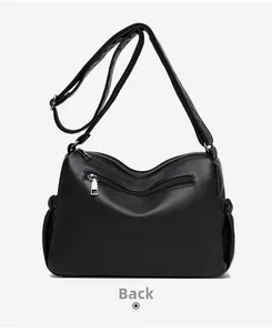 Dettaglio del retro della borsa in ecopelle con tasca con cerniera nascosta sicura