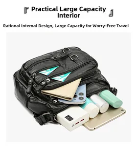 Détail de la grande capacité du sac bandoulière en cuir souple noir à plusieurs compartiments