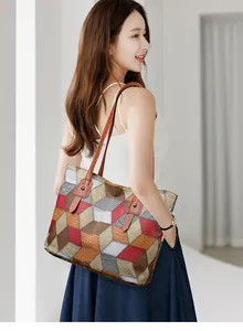 Detalle del bolso tote grande con diseño geométrico de bloques de color y asas de hombro