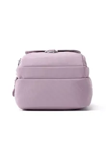 Vue arrière du sac en nylon lavande montrant les poches zippées et le détail d'anneau métal