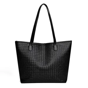 Classic black sheepskin pattern woven tote bag with large capacity for office commute