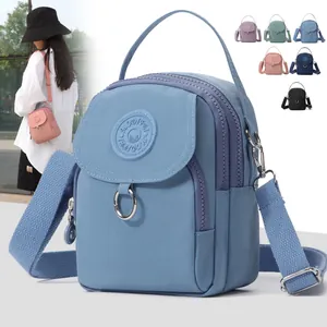 Sac Bandoulière Décontracté en Nylon pour Femmes Léger à Plusieurs Couches Sac à Épaule de Voyage Avec Décor d'Anneau en Métal