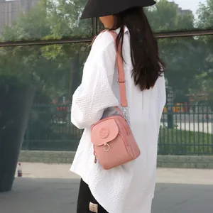 Sac bandoulière en nylon rose pour femme avec plusieurs poches et sangle réglable