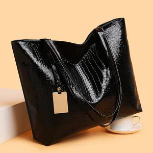 Women Crocodile Pattern PU Leather Tote Bag Fashion Retro Large Capacity Shoulder Handbag With Metal Pendant For Daily Commute