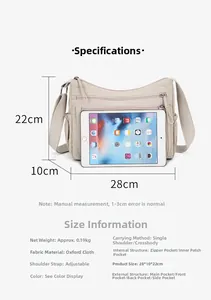 Référence détaillée de la taille du sac en nylon à côté d'un iPad pour comparaison