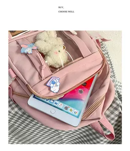 Rosa Rucksack-Detail mit Sichtfenster, Plüschbär und Platz für ein Tablet-PC-Zubehör