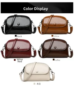 Display multicolore di borse a tracolla vintage grandi in nero, giallo, bordeaux e caffè