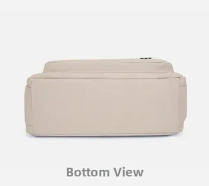 Vue détaillée du fond du sac bandoulière en nylon montrant les coutures et la texture