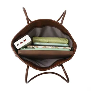 Sac cabas marron en cuir avec grande capacité de rangement pour le quotidien