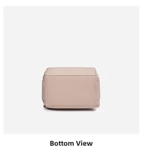 Vue détaillée du fond du sac à dos en tissu Oxford rose avec doubles coutures robustes