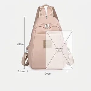 Mini sac à dos rose en nylon 28x20x11cm avec comparaison de taille iPad Mini