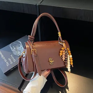 Vintage Damen PU Leder Kleine Quadratische Umhängetasche Retro Handtasche Mit Metallschloss Und Perlenanhänger Elegante Schultertasche