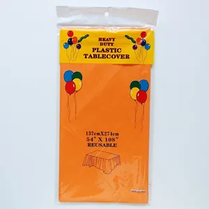 Detalle del empaque de mantel de plástico naranja resistente de 137x274cm