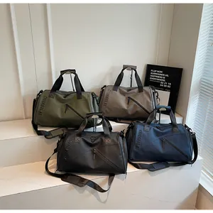 Bolsas de deporte grandes en oliva, caqui, negro y azul con correas ajustables