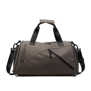 Bolsa de viaje grande color taupe con separación seco-húmedo y correa ajustable
