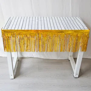 Jupe de table à franges dorées avec nappe à carreaux noirs et blancs classique