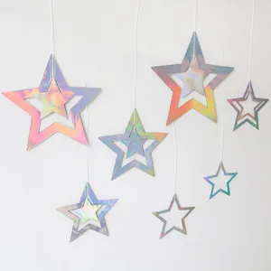 Ghirlanda di stelle iridescenti con finitura laser in varie dimensioni per decorazioni
