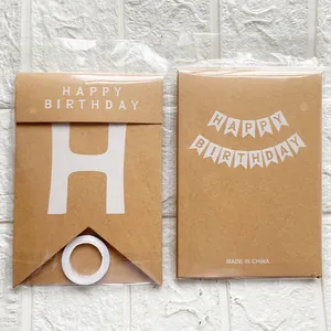Striscione Happy Birthday in carta kraft con lettere bianche per decorazioni di feste