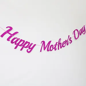 Detalle de pancarta brillante Happy Mother's Day con texto cursivo y cordón rosa
